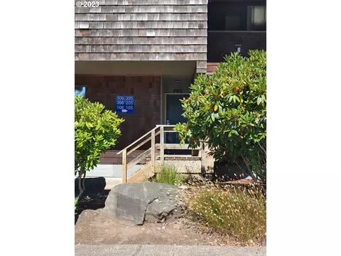 1000 SE Bay Blvd #C-19, Newport, OR 97365