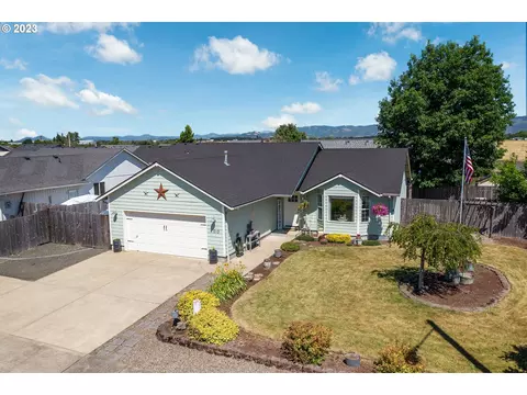 400 N 10th St, Harrisburg, OR 97446