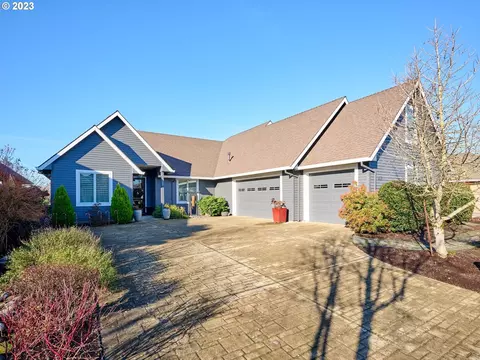 2017 Meridian Dr, Woodburn, OR 97071