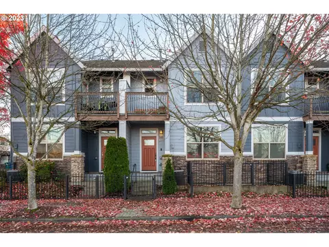 348 NE Morgan St, Portland, OR 97211