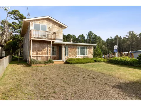 3310 Chinook Ave, Depoe Bay, OR 97341
