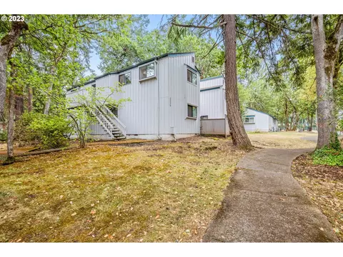 2229 Hawkins Ln, Eugene, OR 97405