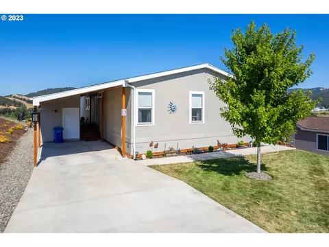 276 Deschutes Ln, Roseburg, OR 97471