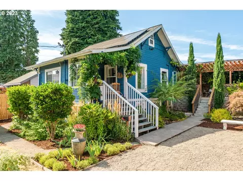 160 W Exeter St, Gladstone, OR 97027