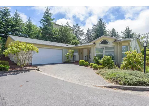 2515 Creekside Ln, North Bend, OR 97459