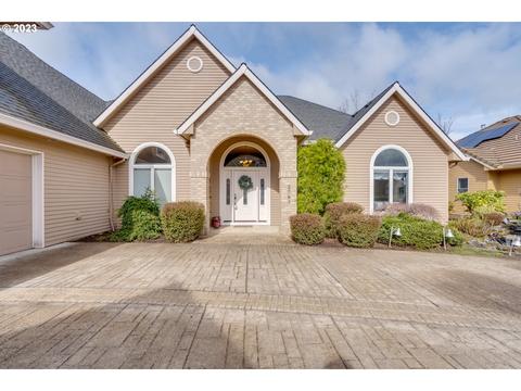 2763 Hazelnut Dr, Woodburn, OR 97071
