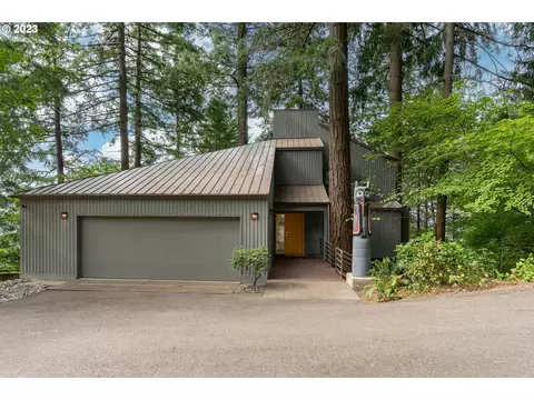 4939 SW 18th Dr, Portland, OR 97239