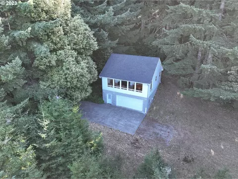95610 Burnt Hill Dr, Brookings, OR 97415