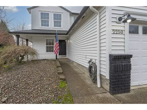 2250 SW Creekside Ln, Mcminnville, OR 97128