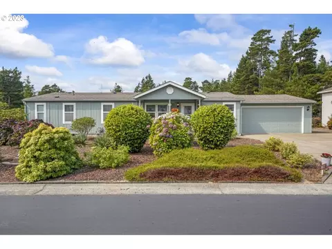 138 Evergreen Ln, Florence, OR 97439