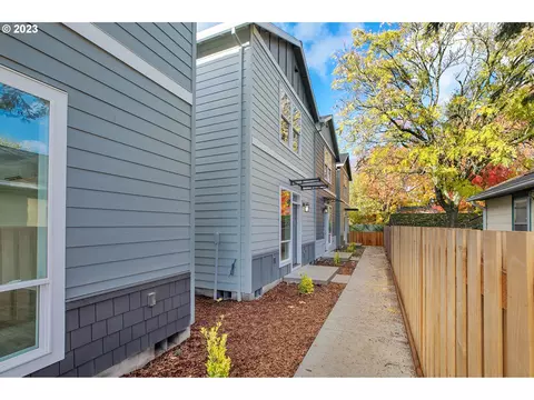 8513 SE Yamhill St, Portland, OR 97216