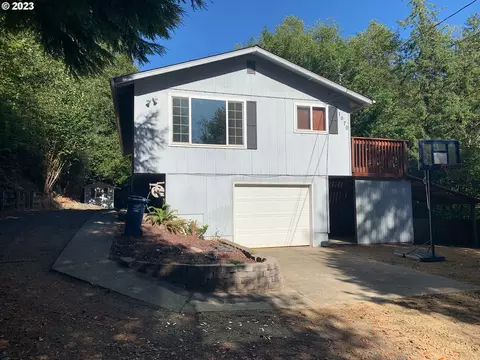 1070 N Irving St, Coquille, OR 97423