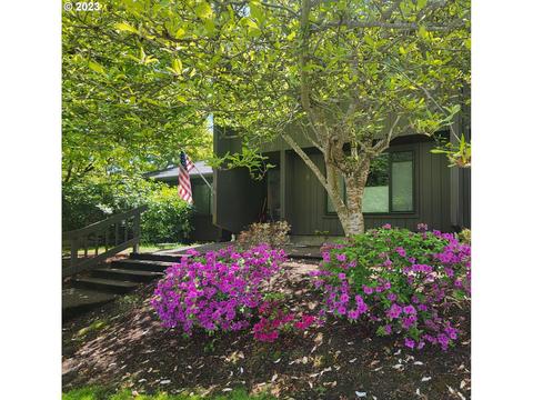 8 Westbrook Way, Eugene, OR 97405