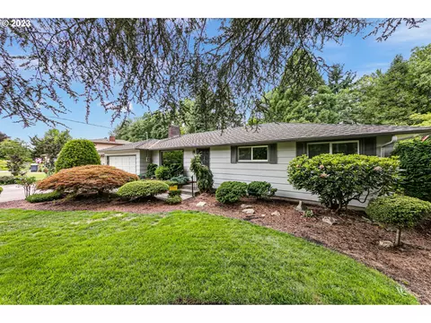 1488 Roundup Dr, Eugene, OR 97401