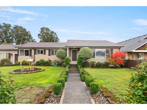 415 N Broadway St, Estacada, OR 97023