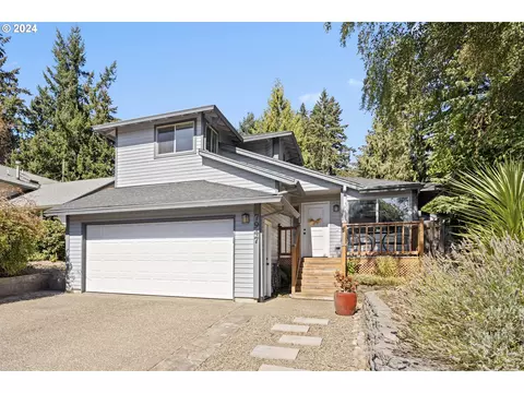 7947 SW Bond St, Portland, OR 97224