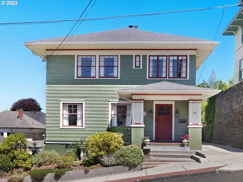 946 16th St, Astoria, OR 97103