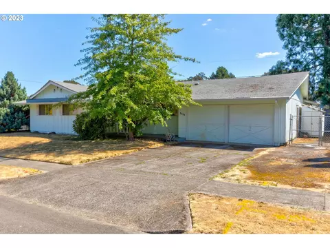 6470 SW Queen Ln, Beaverton, OR 97008