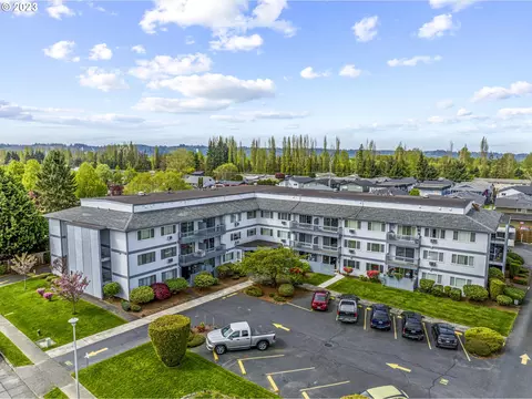 2005 Tibbetts Dr #107, Longview, WA 98632