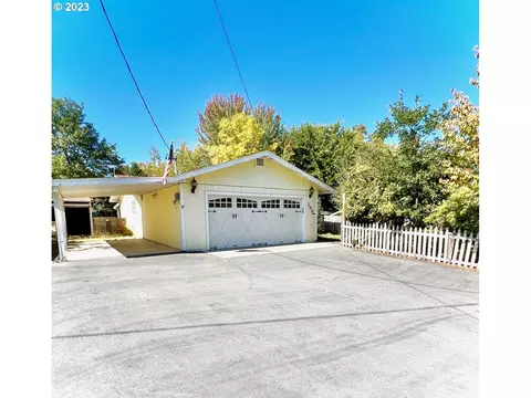 184 Sky Crest Dr, Grants Pass, OR 97527