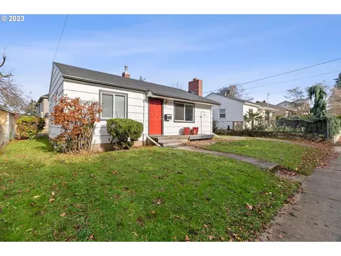 8017 SE Hawthorne Blvd, Portland, OR 97215