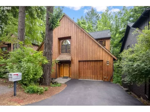 3718 SW Sweetbriar Dr, Portland, OR 97221