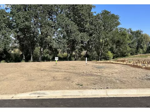3200 NW Pinehurst Dr #75, Mcminnville, OR 97128