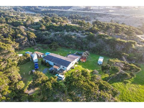 24288 Carpenterville Rd, Gold Beach, OR 97444