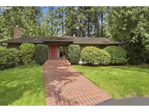 19567 S Henrici Rd, Oregon City, OR 97045