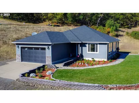 1081 W Amanda St, Roseburg, OR 97471