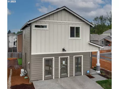 1224 W Larsen Dr, La Center, WA 98629