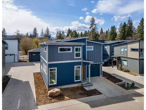 1225 30th St, Hood River, OR 97031