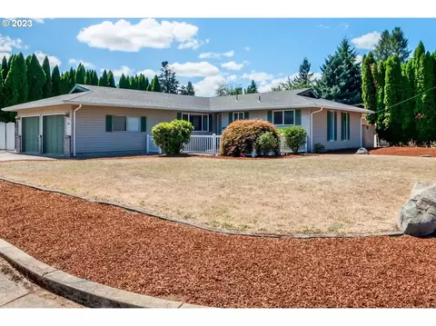 798 70th St, Springfield, OR 97478