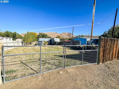 455 E Madison St, Huntington, OR 97907