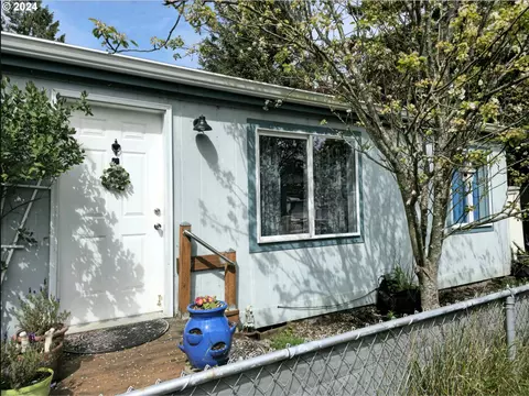 446 SE Port Ave, Lincoln City, OR 97367