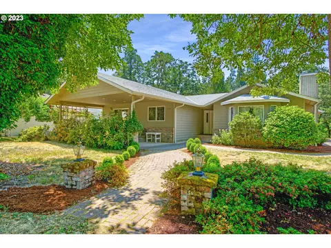 431 Brown St, Glide, OR 97443