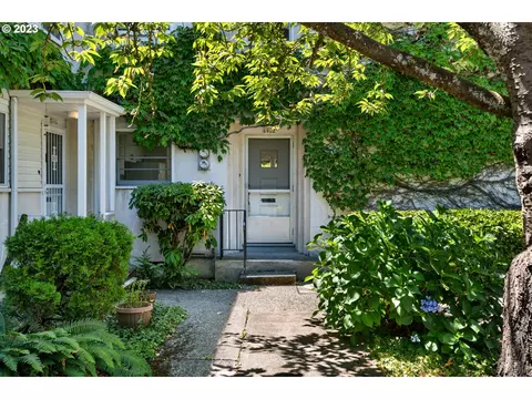 6902 NE Hancock St, Portland, OR 97213