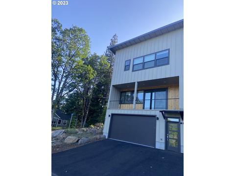218 NW Byrkett Pl, White Salmon, WA 98672