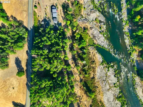N Bank Rd, Roseburg, OR 97470