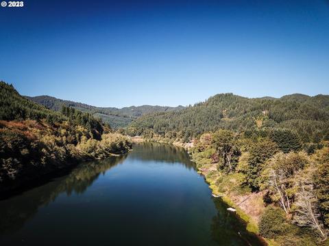 395 Burchard Dr, Scottsburg, OR 97473
