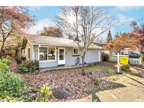 516 SW Dogwood Rd, Estacada, OR 97023