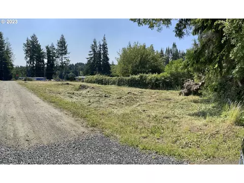 92832 Persimmon Ln, Coos Bay, OR 97420
