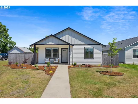 702 Roundtree Blvd, Winlock, WA 98596