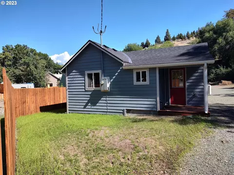 211 12 S Washington St, Canyon City, OR 97820