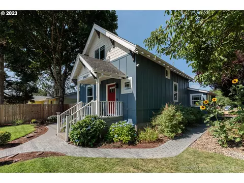 52667 NE 2nd St, Scappoose, OR 97056
