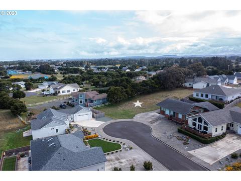 Hailey Ln, Bandon, OR 97411