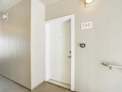 1400 N Kilpatrick St #308, Portland, OR 97217