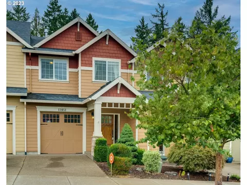 13951 Traveler Rd, Oregon City, OR 97045