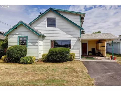 312 2nd St, Long Beach, WA 98631
