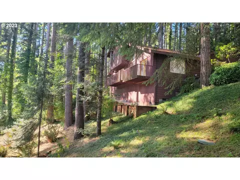 94243 Primrose Ln, North Bend, OR 97459